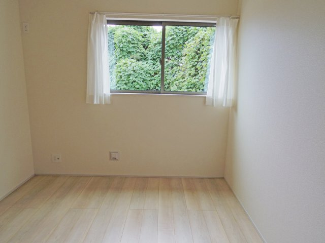【洋室】 | 沼津中沢田Ⅰ 築後未使用住宅 建物＋土地 TW05759 | 沼津市中沢田E号棟　洋室5.25帖 ※令和7年10月16日撮影写真