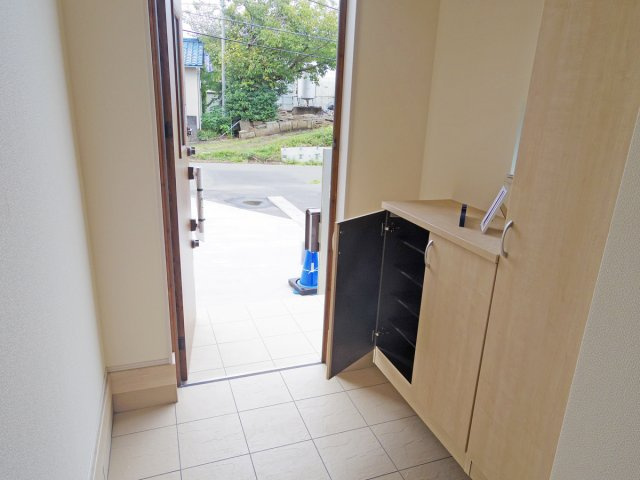 【玄関】 | 沼津中沢田Ⅰ 築後未使用住宅 建物＋土地 TW05759 | 沼津市中沢田E号棟　玄関 ※令和7年10月16日撮影写真