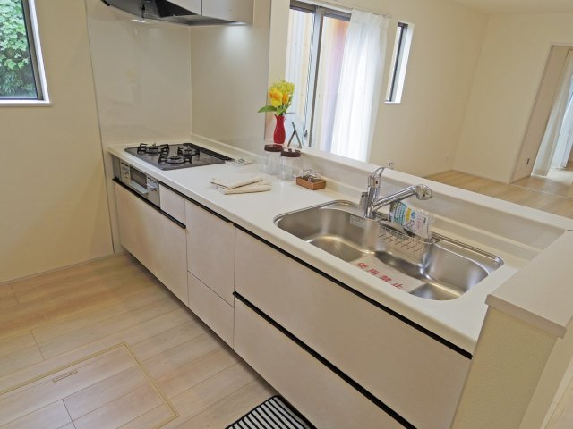 【キッチン】 | 沼津中沢田Ⅰ 築後未使用住宅 建物＋土地 TW05759 | 沼津市中沢田E号棟　キッチン ※令和7年10月16日撮影写真