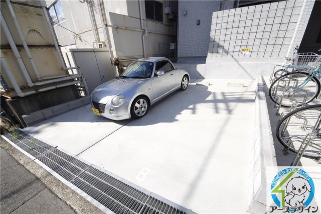 明石エヌエムスワサントユイットの駐車場