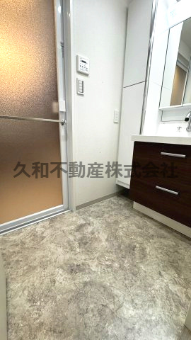 ダイアパレス鳩ヶ谷本町の洗面所|脱衣スペースもあります