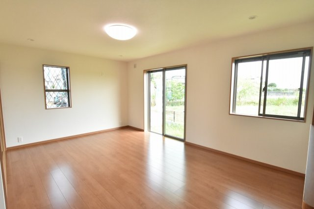 【内観：施工例】 | 鴻巣市本町３丁目　新築住宅全２棟 | 床材もカラー豊富です。（同仕様）