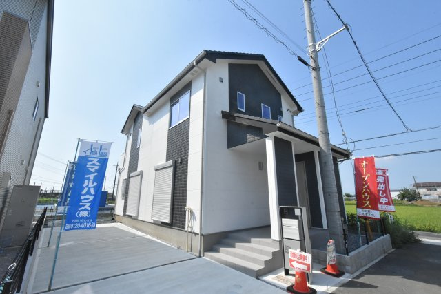 鴻巣市本町３丁目　新築住宅全２棟の外観：施工例|外壁はヘーベルパワーボードを使用♪市内にモデルハウスがございます。