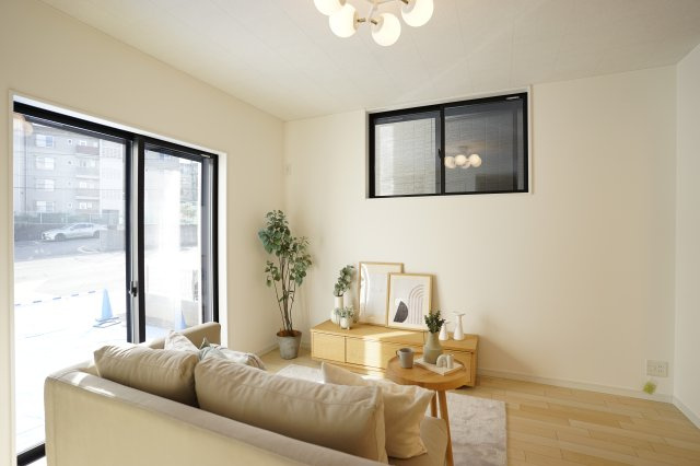 乙訓郡大山崎町円明寺鳥居前の居間・リビング|広さと収納の多さが特徴のリビングです！