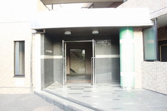 スターハイム朝霞のエントランス