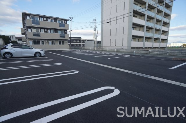 アクアフェリーチェB棟の駐車場