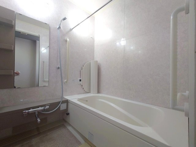 ◆２０２５年６月リフォーム完了◆リビング広々１８帖の３ＬＤＫ◆全居室収納付き◆ルネス・ピース醍醐の浴室|浴室