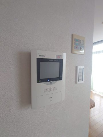 ◆２０２５年６月リフォーム完了◆リビング広々１８帖の３ＬＤＫ◆全居室収納付き◆ルネス・ピース醍醐のセキュリティ|ＴＶモニター付きインターホン