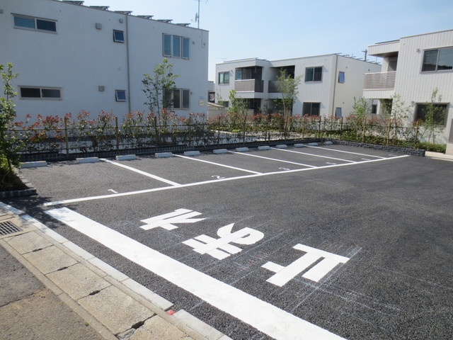 ＦＯＲＥＳＴ　ＨＩＬＬＳ　Ⅱの駐車場|★敷地内駐車場★