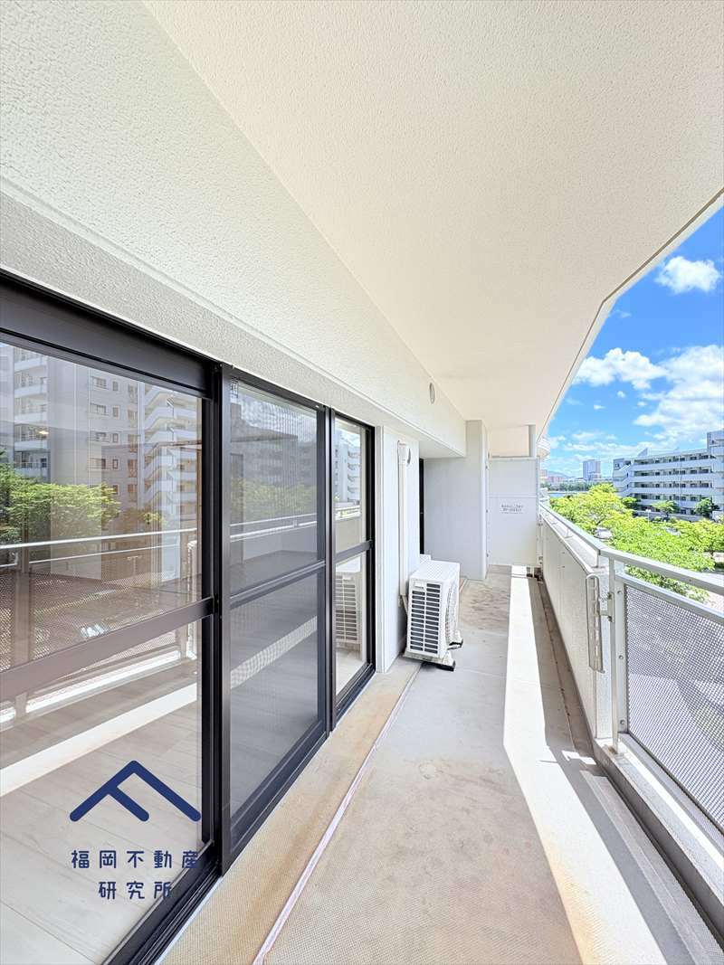 西福岡マリナタウンイーストコート8番館のバルコニー