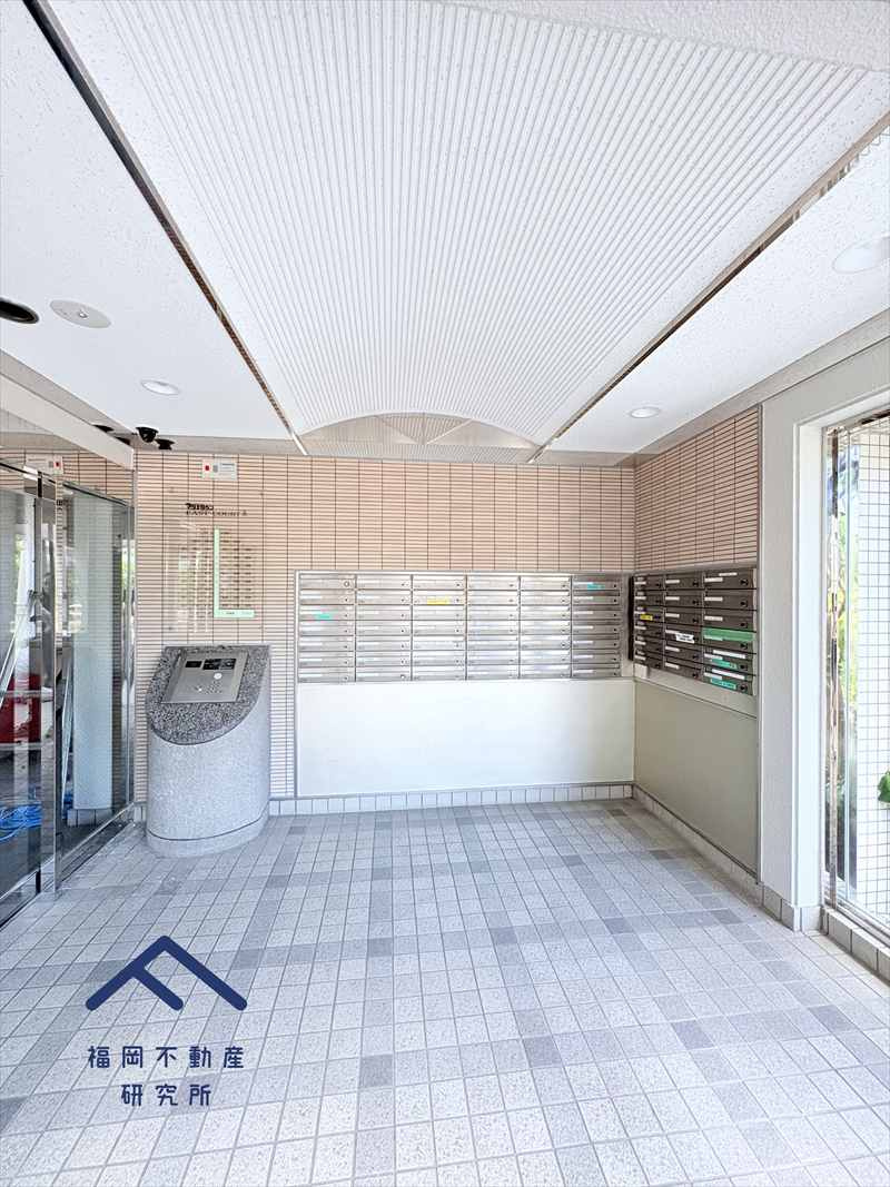 西福岡マリナタウンイーストコート8番館のエントランス