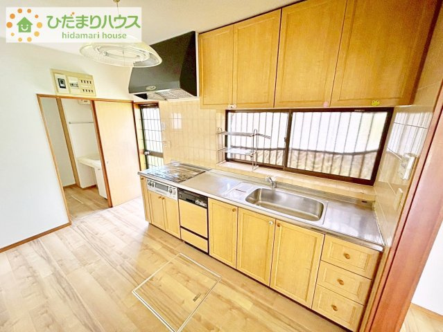 【キッチン】 | 土浦市桜ケ丘町　中古戸建 | ワイドなキッチンスペースなので、2品、3品同時に作れちゃいますね( *´艸｀)