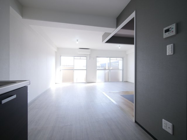 岡山スタービルの居間・リビング|※写真は別の部屋のものです。