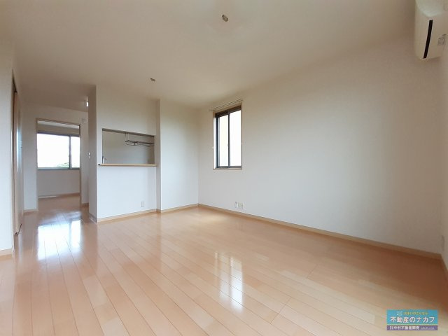 メゾンスリーゼⅢの居間・リビング|※同タイプの部屋写真です