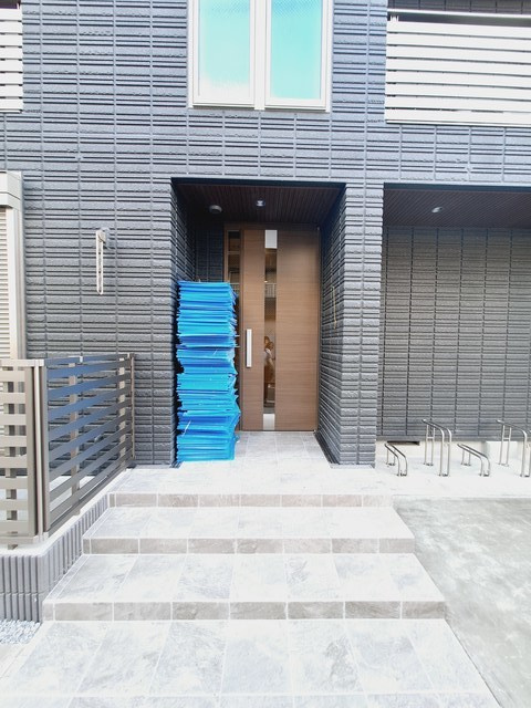 フクジュソウのエントランス