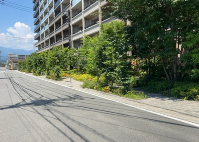 【庭】 | ルネ本厚木 | 物件によっては、入居者が個人的に使用できる専用庭がついているものもあります。また、住宅の中にある土間の部分を庭と呼ぶこともあります。庭の用途は住む人によって変わり、それによってデザインもさまざまです。