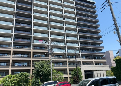 【外観】 | ルネ本厚木 | 隣家の土地はどうなっているのか、生活利便施設が近くにあるのか、学校まで近いかなど、お客様のライフスタイルにあわせたイメージが重要です。また、近くにあると困る施設が近くにないかも確認するといいでしょう。