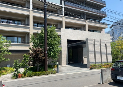 【構造・工法・仕様】 | ルネ本厚木 | ＳＲＣ造は強度や耐震性の面でもRC造と比べて優れています。そのため、10階建以上の高層または超高層マンションなどの建築にも多く採用されています。柱や梁などのサイズが小さくても高い耐震性を確保できます。