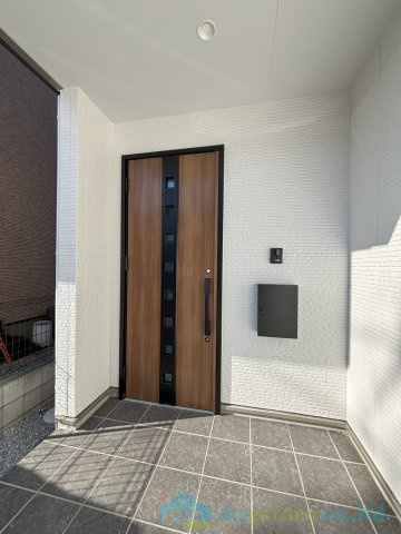 平塚市老松町1期　新築戸建　全1棟1号棟の玄関