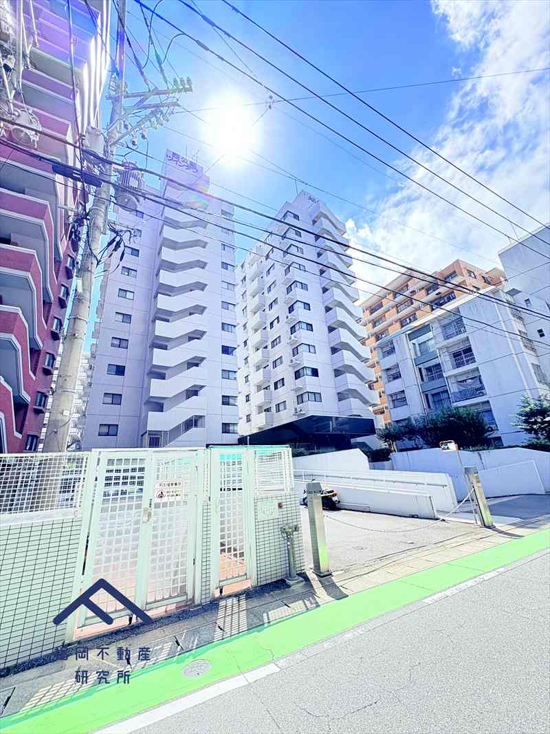 西公園ツインタワーの外観