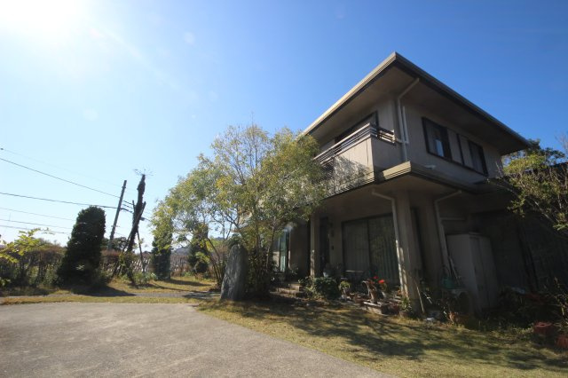 葉山町一色古家付き土地の画像