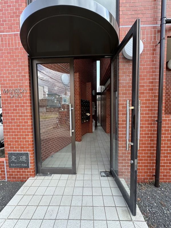 マンションサトウのエントランス