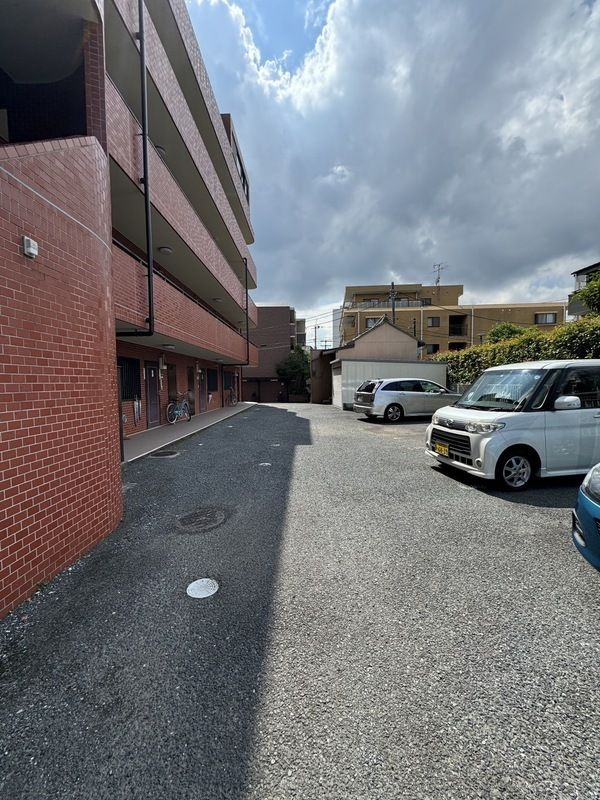 マンションサトウの駐車場