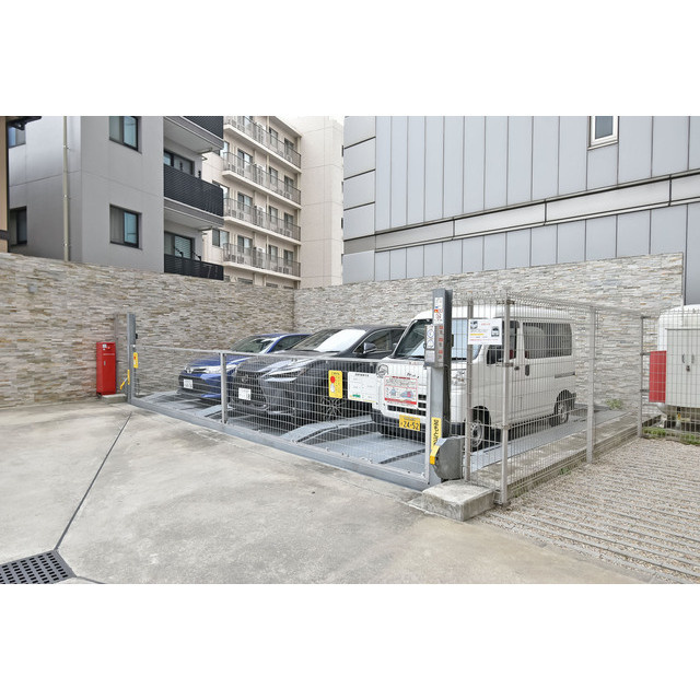 千種アヴァンギャルドプレイスの駐車場