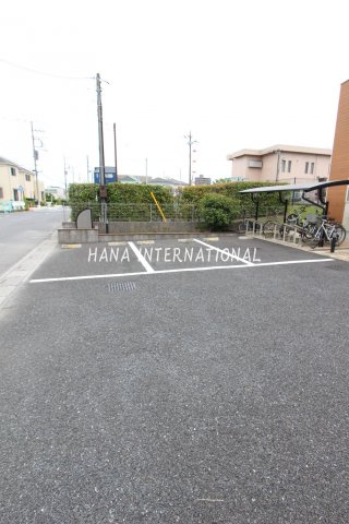 レオネクストシュエットフルールの駐車場
