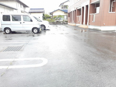 【駐車場】 | ポラリスハイツ | 車をお持ちの方に嬉しい駐車場付きの物件です