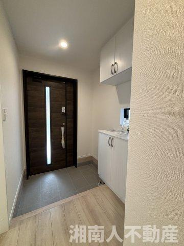 茅ヶ崎市松が丘1丁目　新築戸建の玄関|きれいな玄関です