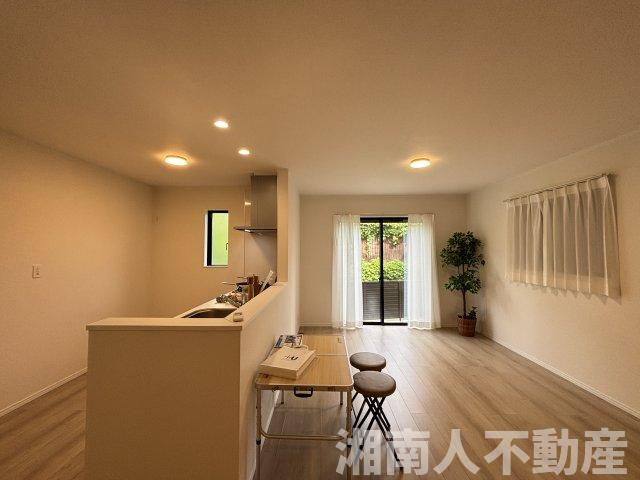 茅ヶ崎市松が丘1丁目　新築戸建の居間・リビング|ゆったり過ごせる居間です