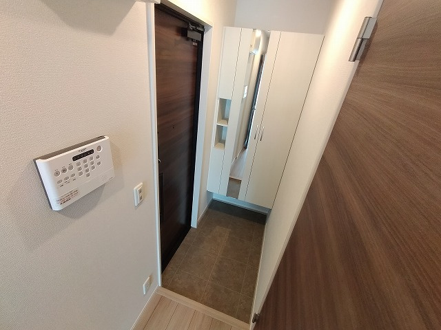 神戸市長田区川西通４丁目のアパートの玄関|シューズボックス付き