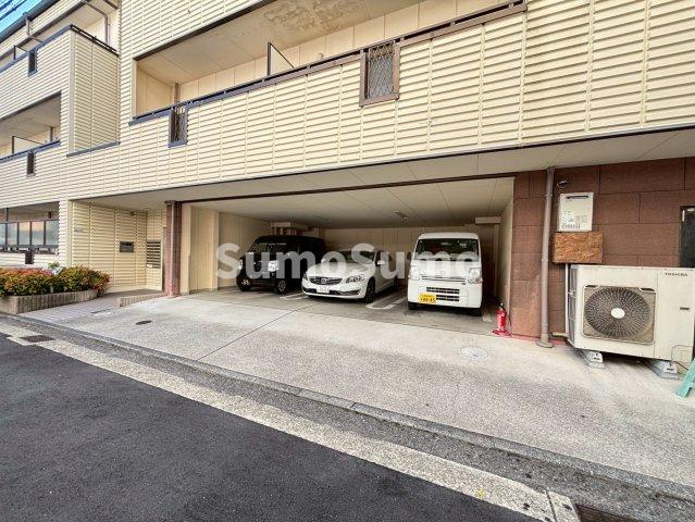 アルトピアーノの駐車場