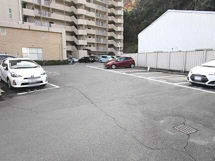 スカイハイツ相田の駐車場