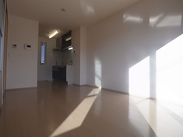 神戸市兵庫区松原通１丁目のアパートの居間・リビング|リビング