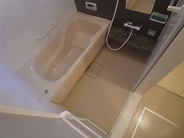 神戸市兵庫区松原通１丁目のアパートの浴室