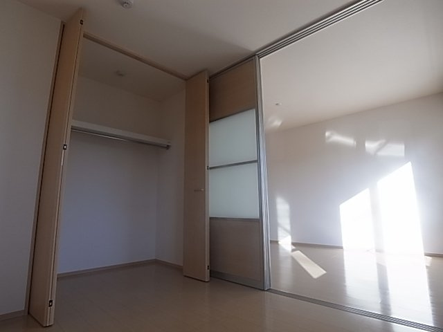 神戸市兵庫区松原通１丁目のアパートの収納