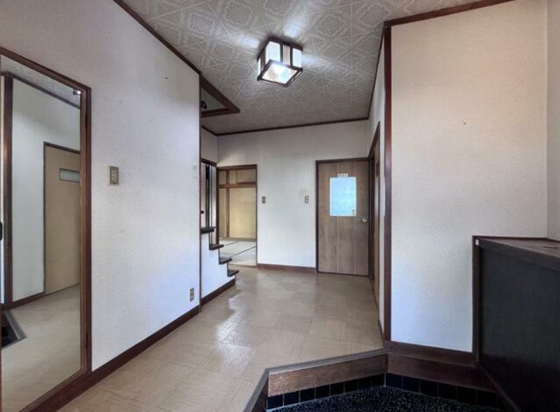 富士市大淵　中古戸建　の玄関