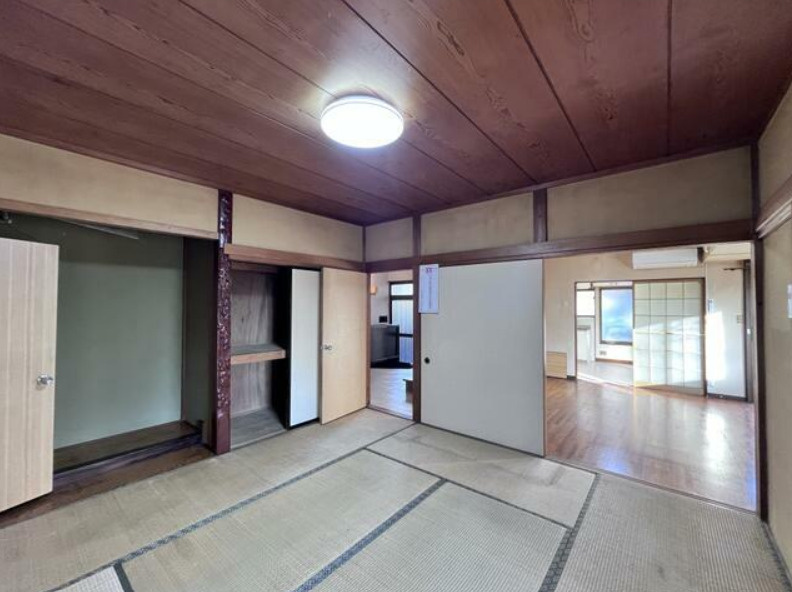 富士市大淵　中古戸建　の和室|1階和室8帖は広縁が有ります