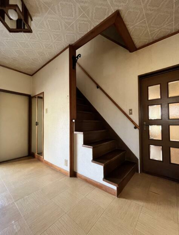 富士市大淵　中古戸建　のその他共用部分|玄関ホール、階段です