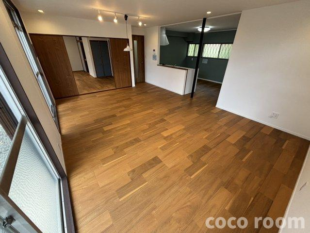 藤岡4丁目戸建の居間・リビング