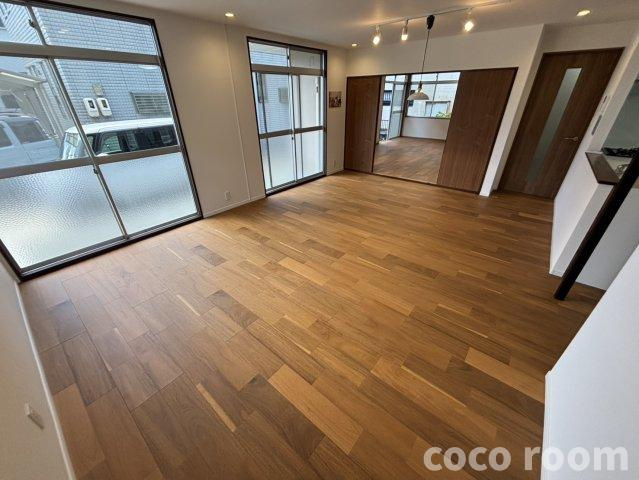 藤岡4丁目戸建の居間・リビング