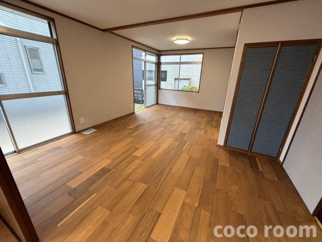 藤岡4丁目戸建の居間・リビング