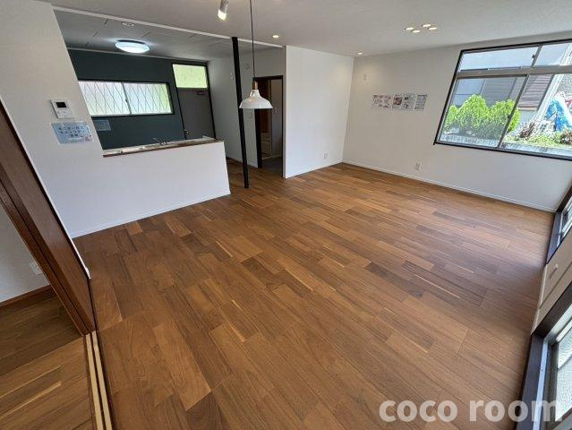 藤岡4丁目戸建の居間・リビング