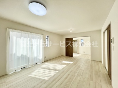 【居間・リビング】 | 裾野市公文名 新築一戸建て A号棟 | 使いやすいリビングです