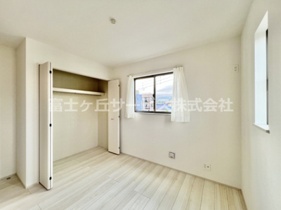 【洋室】 | 裾野市公文名 新築一戸建て A号棟 | 5.25帖の洋室です