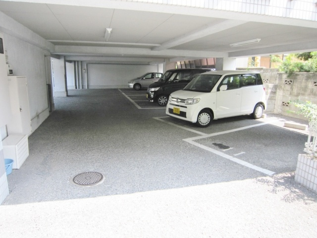 YKハイツ上ノ丸の駐車場