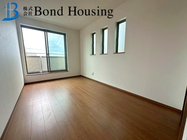 南向きにつき日当たり良好　霞ヶ丘6丁目　全2棟　1号棟