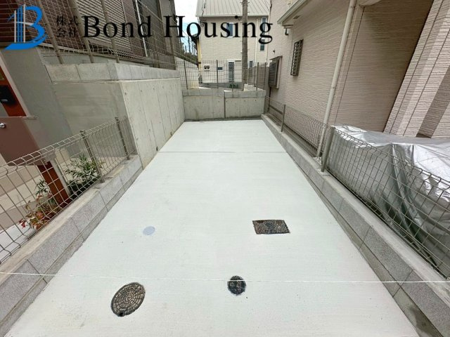 南向きにつき日当たり良好　霞ヶ丘6丁目　全2棟　1号棟